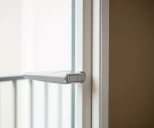 Jak wyregulować drzwi balkonowe klamka nie domyka się
